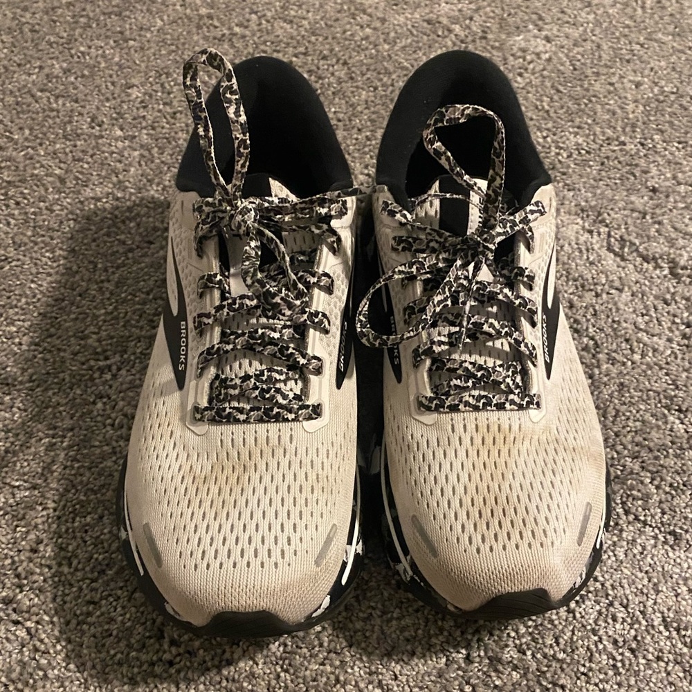 Brooks womens running shoes size 8 black and white camo